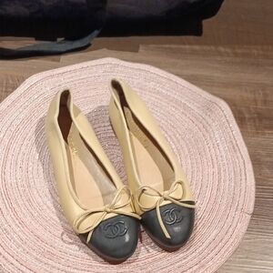 CHANEL Black and Cream Ballet Flats